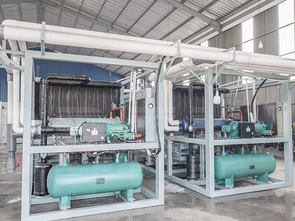 เครื่องทำน้ำแข็งบล็อกระบบทำความเย็นตรง ขนาด 15 ตัน จำนวน 2 เครื่อง สำหรับลูกค้าในประเทศอินโดนีเซีย